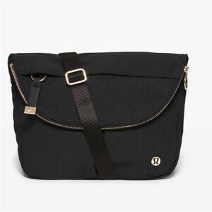 Lululemon all night festival bag 5L black/gold crossbody